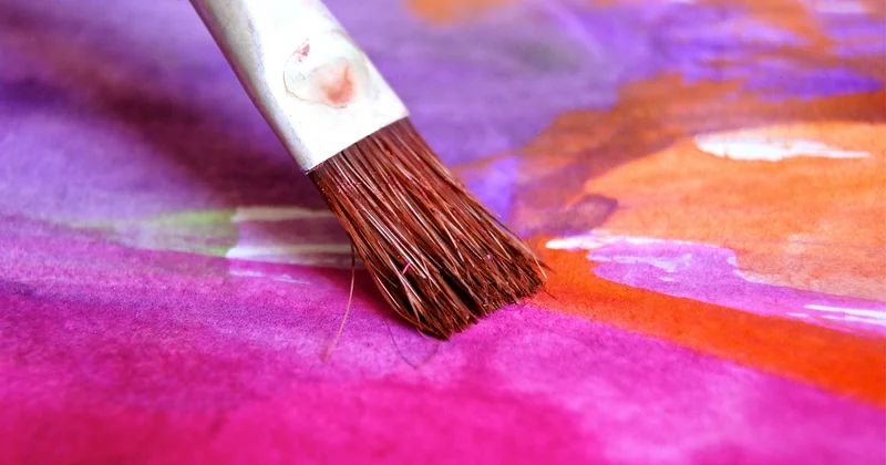 Le rose poudrée en peinture : le piège que j'ai vu se refermer vingt fois