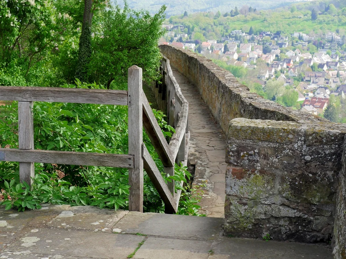 Rideau, porte, cloison : quel système ferme vraiment votre escalier ?