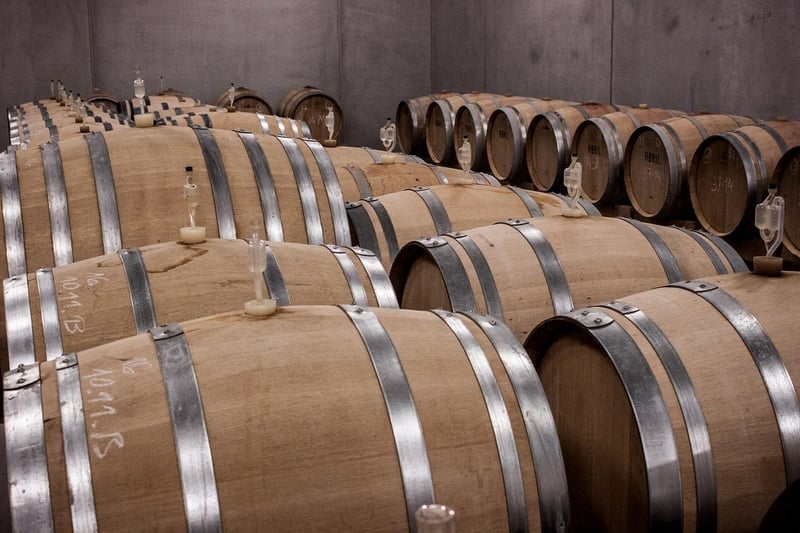 Découvrez le prix d'une cave à vin sur mesure sous escalier en 2026